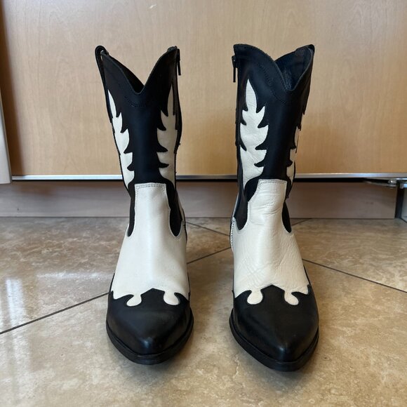 Omoda Black/White Cowboy Boot - Picture 2 of 5